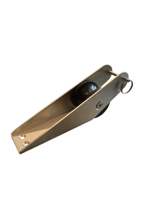 Davier de proue avec goupille de sécurité